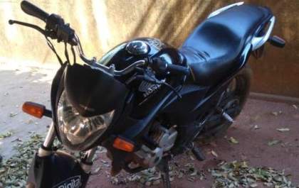 Moto furtada é recuperada pela PM após denúncia anônima