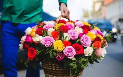 Dê flores para quem você ama!! Cia das flores