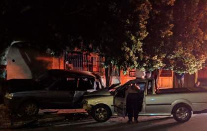 Motorista bêbado é preso após bater em carro estacionado