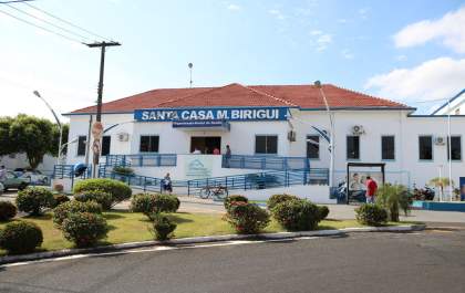 Dona de casa dá à luz dentro de carro após hospital dispensá-la três vezes durante o dia