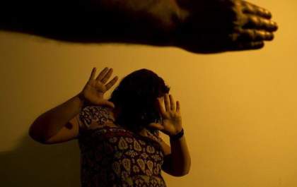 Homem bate na namorada e &nbsp;acaba preso por tráfico e violência doméstica