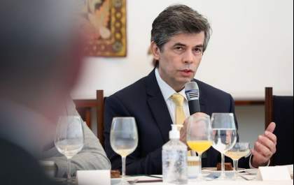 Ministro da Saúde pede demissão do cargo