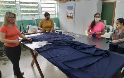 Fundo Social de Birigui recebe ajuda de voluntários para produção de máscaras