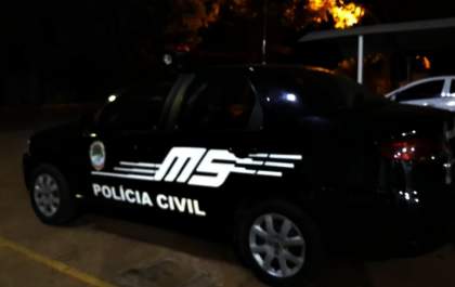 Discussão por causa de som alto acaba em ameaça com faca e briga