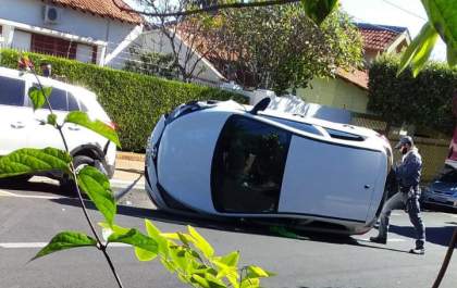 Motorista tomba carro após pico de diabetes