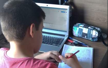 Mães x filhos x ensino remoto: quem ganha esta batalha?