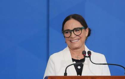 Após dois meses de gestão, Regina Duarte deixa Secretaria Especial de Cultura
