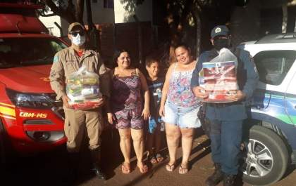 PM e Corpo de Bombeiros entregam donativos arrecadados durante campanha