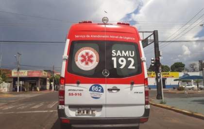 Motociclista sem habilitação fica ferido em colisão com carro em Três Lagoas