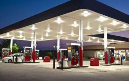Homem com tornozeleira eletrônica é encontrado morto em posto de gasolina