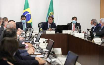 Veto a reajustes de salário para servidores tem apoio dos governadores