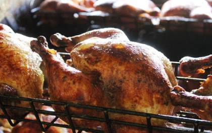 Padre, prefeito e 1ª dama denunciados por desvio de merenda para fazer frango de quermesse