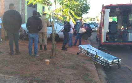Grave acidente entre moto e carro deixa jovem ferido em Três Lagoas