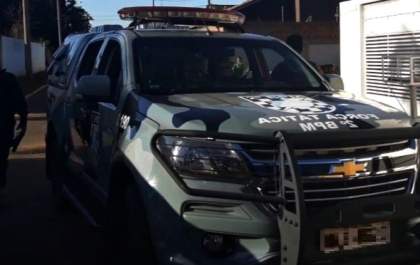 Homem é agredido com socos e chutes por trio de assaltantes em Três Lagoas