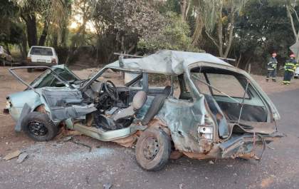 Casal morre em colisão de carro com caminhão em Valparaíso