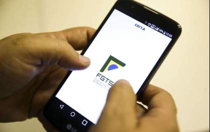 Saque de R$ 1.045 do FGTS começa no dia 15