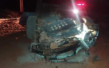 Motorista capota na estrada de Planalto
