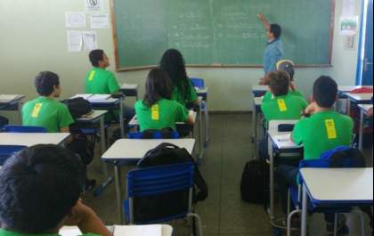 Alunos poderão ter aulas aos sábados e nas férias após pandemia, segundo MEC