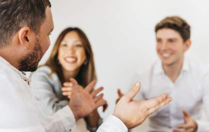 Está com medo de travar ao falar inglês? Descubra o que fazer!