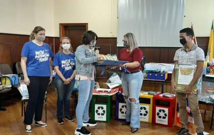 Estudantes de pedagogia criam recursos para ensinar crianças com necessidades especiais na pandemia