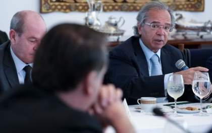 Governo vai criar programa de renda mínima após a pandemia, diz Guedes