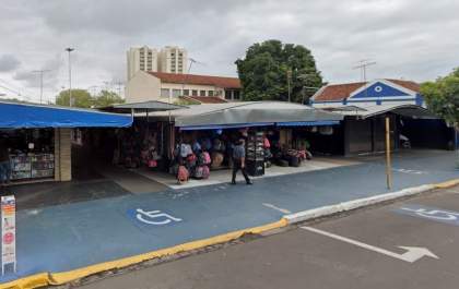 Bandido furta 60 celulares e dinheiro de loja no Camelódromo