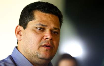 Alcolumbre devolve ao Planalto MP sobre escolha de reitor na pandemia