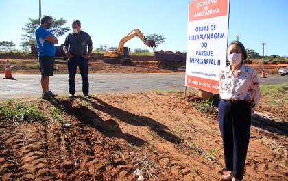 Tamiko acompanha obras de terraplanagem do Parque Empresarial II