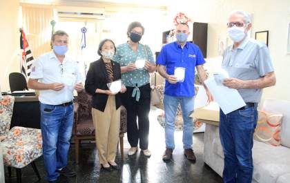 Rotary faz doação de 300 máscaras para a Saúde de Andradina