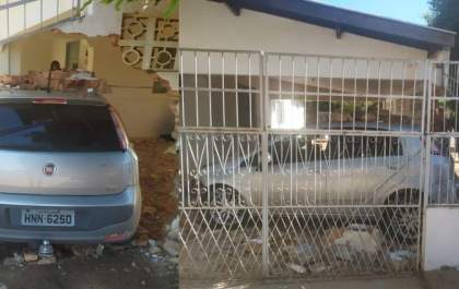 SUSTO: moradora de TL quase foi atropelada na varanda de casa por carro desgovernado&nbsp;