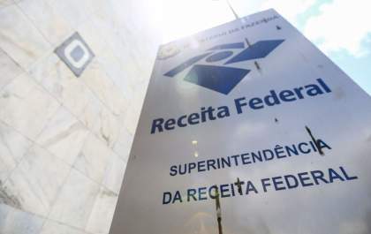 Quem recebeu auxílio pode ter que devolver parte do valor; entenda