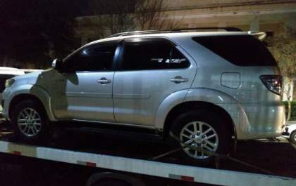 PM prende jovem por tráfico e apreende Hilux SW4 com suspeita de adulteração