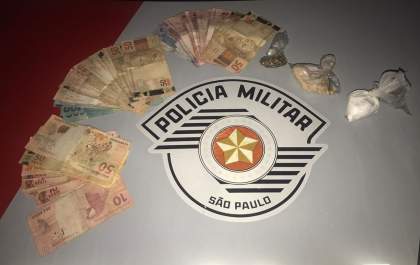 PM prende casal de mulheres por tráfico de drogas em bar