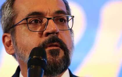 Exoneração do ministro da Educação é publicada em Diário Oficial