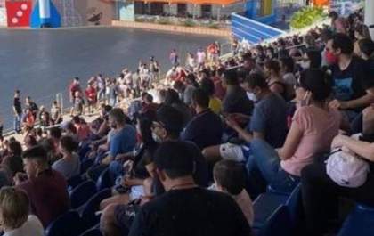 Beto Carrero World reabre e recebe críticas após fotos com aglomeração