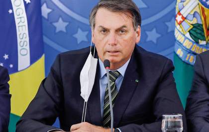 Decisão judicial obriga Bolsonaro a usar máscara em espaço público&nbsp;