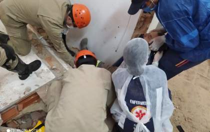 Laje cai em cima de trabalhador em Três Lagoas