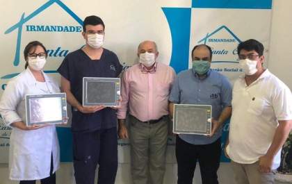 Empresa adquire monitores para respiradores e doa para Santa Casa de Birigui