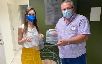 Cremesp doa 30 máscaras face shields para a Santa Casa