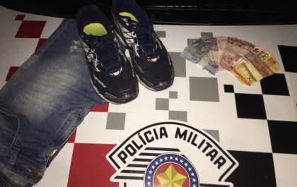 PM prende jovem e apreende adolescente após roubo a farmácia na Marcílio Dias