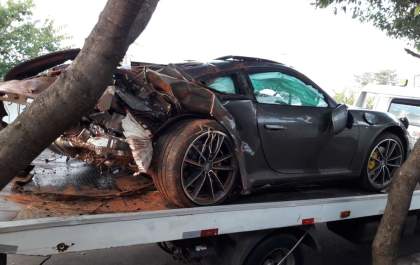 Empresário de Araçatuba que bateu Porshe em árvore é transferido para hospital em São Paulo