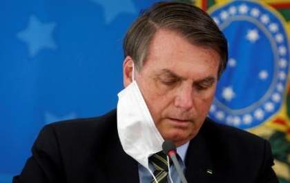 Bolsonaro faz novo teste para o coronavírus e toma hidroxicloroquina