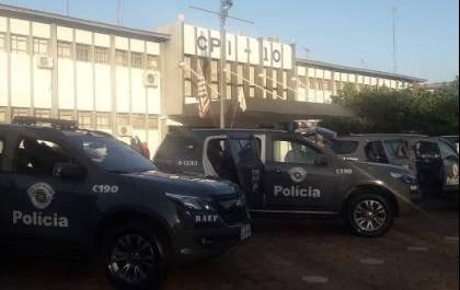 Baep flagra dupla de adolescentes com moto furtada