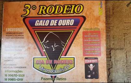 No meio do Assentamento uma companhia de rodeio