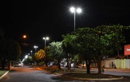Prefeitura conclui instalação de lâmpadas de LED em mais duas avenidas em Selvíria