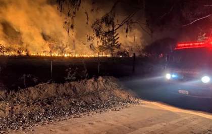 Bombeiros contem incêndio nesta sexta-feira (17) em TL