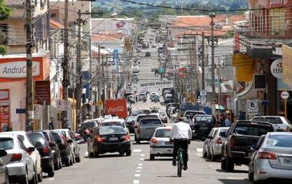 Com quase 1000 casos suspeitos de Covid 19, prefeitura faz novo decreto e proíbe atendimento presencial no comércio&nbsp;