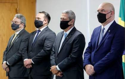 Milton Ribeiro toma posse e promete diálogo