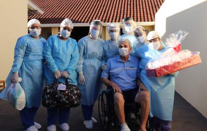 Paciente que testou positivo para covid-19 tem alta da Santa Casa de Andradina