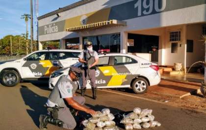 Polícia Rodoviária apreende 24 pacotes de skank com passageira de ônibus